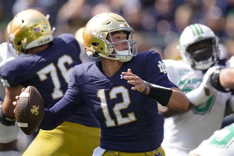 Notre Dame Qb Buchner Expected To Miss Season With Injury Bloomberg