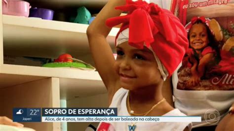 Vídeo Menina de 4 anos que foi baleada em tiroteio recebe alta RJ2 G1