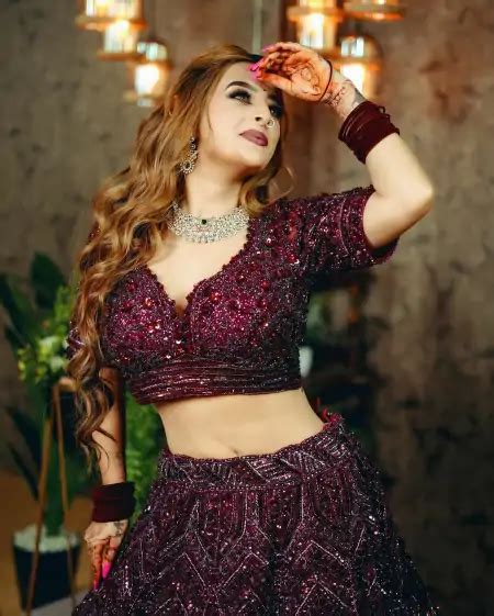 Watch Hot Video Of Ankita Dave Flaunting Cleavage And Navel