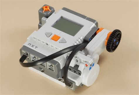 Дистанционный пульт управления » робот из lego nxt 2.0