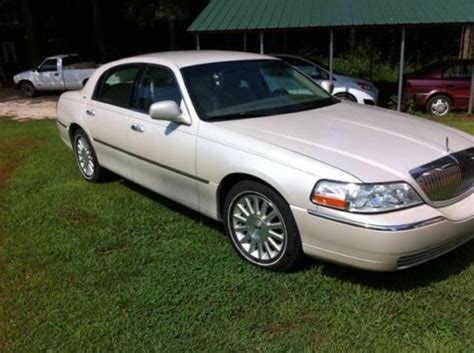 Purchase Used Lincoln Town Car Ultimate Sedan Door L In