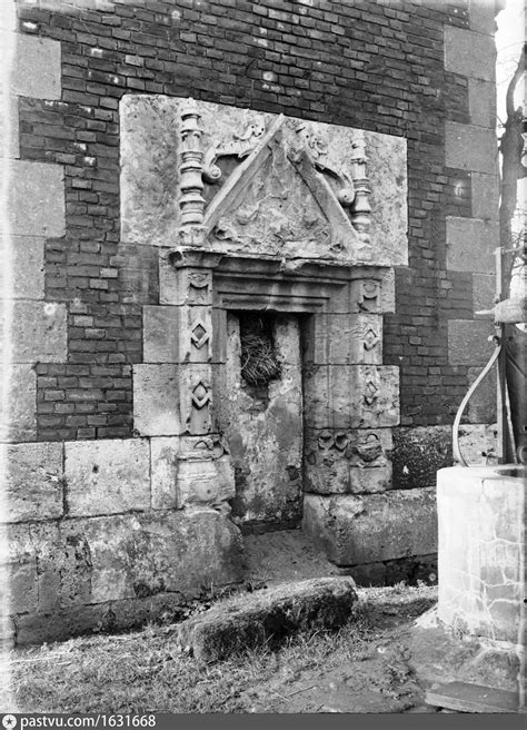 Manoir de Caltot à Bolbec Détail du colombier porte