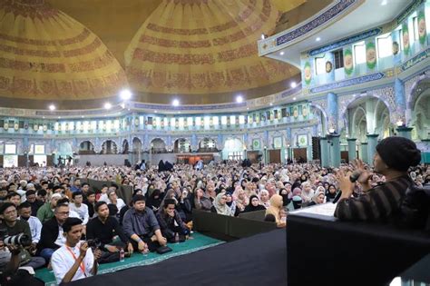 Kajian Bersama Ustaz Hanan Attaki Ribuan Jemaah Padati Masjid Raya Al