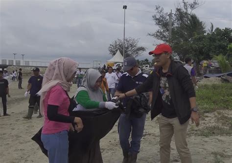 Pemkab Tanbu Peringati Hpsn Dengan Aksi Bersih Bersih Pesisir Pantai