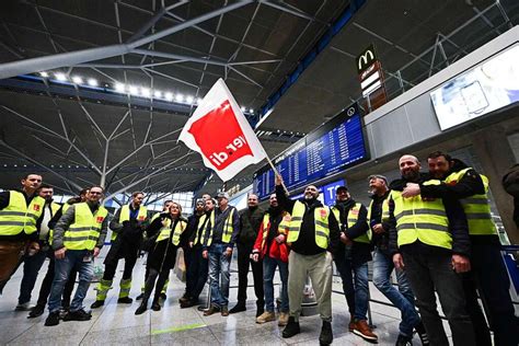 Warnstreik Legt Flughafen Stuttgart Lahm Passagiere Betroffen