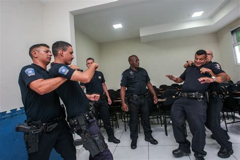 GCM em aula prática de defesa pessoal Banco de Imagens Prefeitura PG