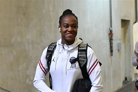 PSG Féminines on Twitter Les joueuses sont là PSGOL https t co