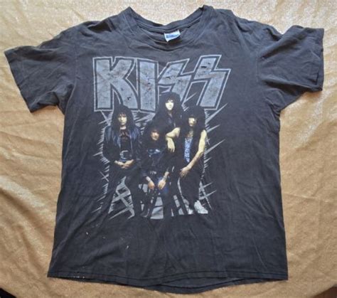 VINTAGE KISS HOT IN THE SHADE 1990 T SHIRT COLLECTABLE ROCK BAND