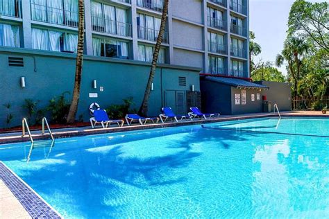 North Miami Beach Gardens Inn And Suites Pool Pictures And Reviews