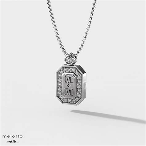 Открывающийся медальон «LOVE»