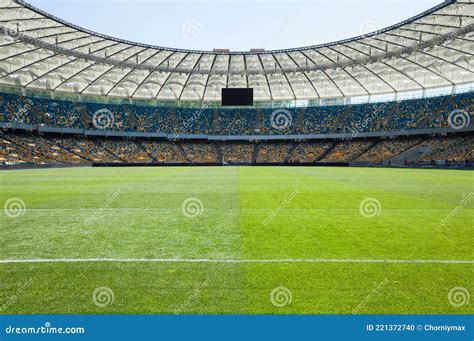 Campo De Futebol Vazio Foto De Stock Imagem De Grama 221372740