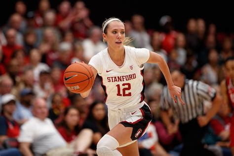 Lexie Hull Scores Career High Keeps Womens Basketball Perfect