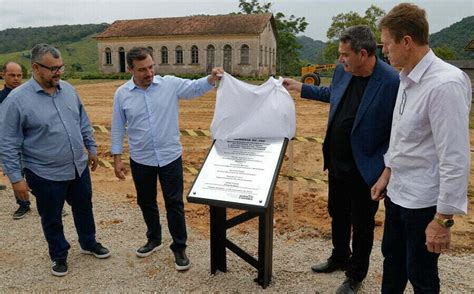 Carlos Moisés inaugura pavimentação e anuncia investimentos em Pedras