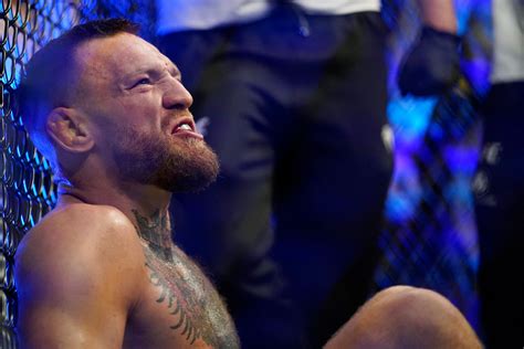 Conor Mcgregor Injures Leg Dustin Poirier Wins Ufc 264 Showdown