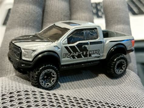 HOT WHEELS LIFTED FORD F RAPTOR OFF ROAD PICKUP TRUCK Hobbies Toys Toys Games On
