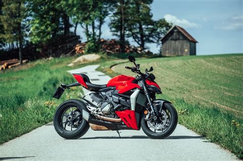 Ducati Streetfighter V Im Power Naked Bike Vergleich