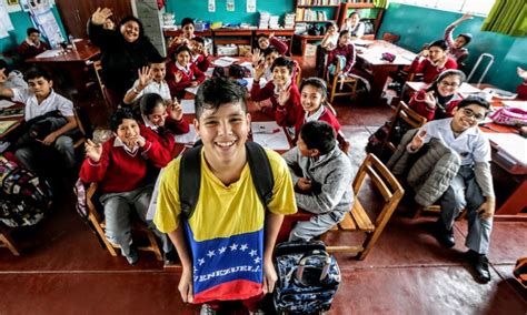 Niños venezolanos que estudian en colegios y escuelas de Perú para el