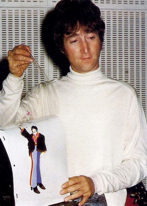 John debuting the yellow submarine animations. : r/beatles