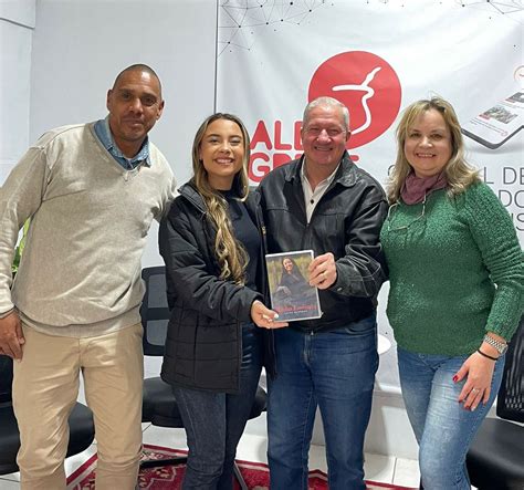 Cantora Luiza Barbosa Visita Reda O Do Portal Alegrete Tudo Noite