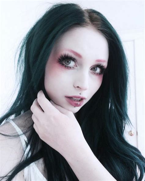 Pin By 🥀𝓡𝓸𝓼𝓮 🥀 On Colored Hair Makeup Looks Hot Goth Girls Dark Makeup