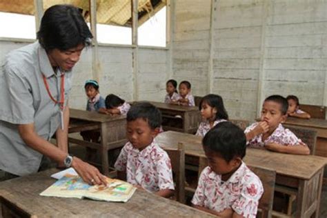 Walau Sama Sama Pendidik Namun Guru Di Pedalaman Berbeda Dengan Yang