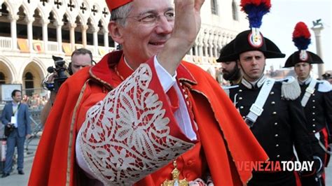 Il Patriarca In Piazza San Marco A Venezia Mila Con Lui