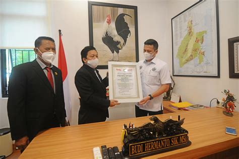 Ditreskrimsus Polda Kalsel Terima Anugerah Presisi Award Dari Lemkapi