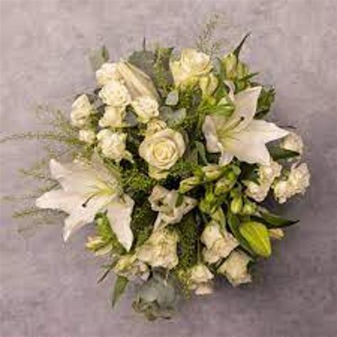 White Rose & Scented Lily Bouquet – buy online or call 0208 571 6763