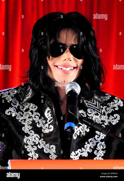 Michael jackson 2008 london hi-res stock photography and images - Alamy