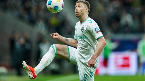 Neues Angebot Werder Bremen kämpft um Mitchell Weiser