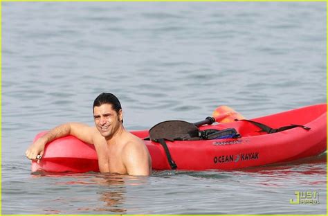 John Stamos Is Shirtless Photo 963991 Photos Just Jared Celebrity