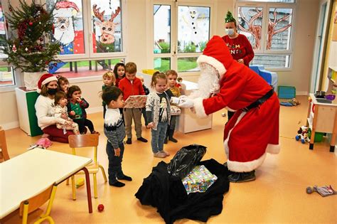 Bourg Blanc Le Père Noël à la halte garderie Petit ours et Cie à