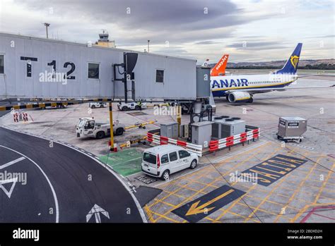 Aerobridge Airbridge Hi Res Stock Photography And Images Alamy