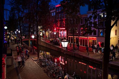 Fors Time How Amsterdams Mayor Wants To Remake The Red Light District”