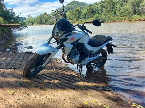 Caco Da Rosa Ladr Es Furtam Motocicleta De Garagem De Resid Ncia Em