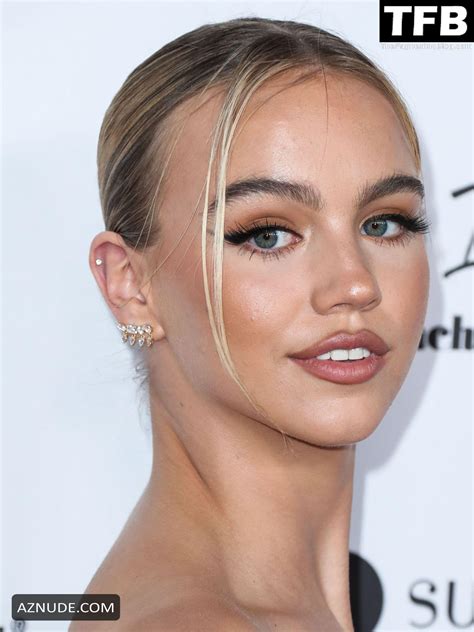 Emma Brooks Sexy Seen Flaunting Her Hot Figure At The Annual Fashion Los Angeles Awards AZNude