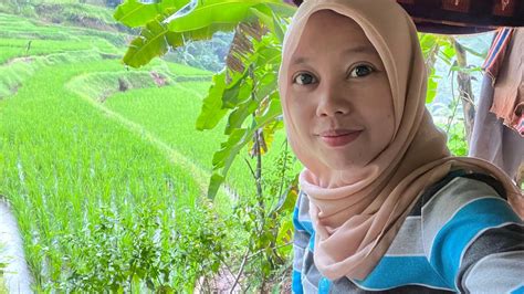 Berteduh Di Saung Sawah Lagi Di Sawah Kehujanan Daily Vlog Pedesaan