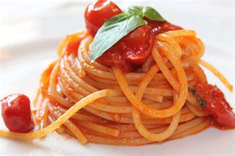 Vermicelli Al Filetto Di Pomodorino Del Piennolo Vesuvio Dop Freschi