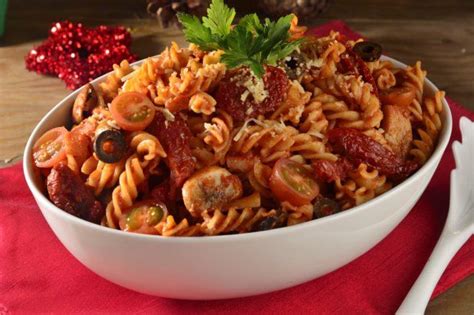 Fusilli A La Napolitana Con Chicharrones De Pollo Macador