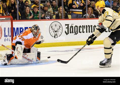 Pittsburgh États Unis 11th mars 2023 Le gardien de but carter Hart