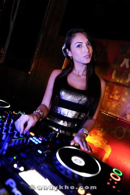 Majalah Berita Dewasa Model Hot Dj Wanita Indonesia Paling Bikin Panas Dance Floor