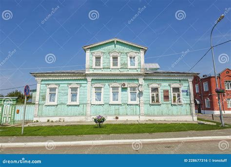 Edificio Antiguo En La Antigua Ciudad De Kolomna Rusia Foto Editorial