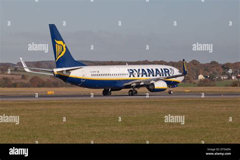 Ryanair Boeing Ei Efm Taking Off From London Luton Airport Ltn