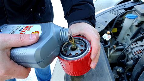 Увидел светлое масло на щупе, ничего хорошего: оно должно быть черное ...