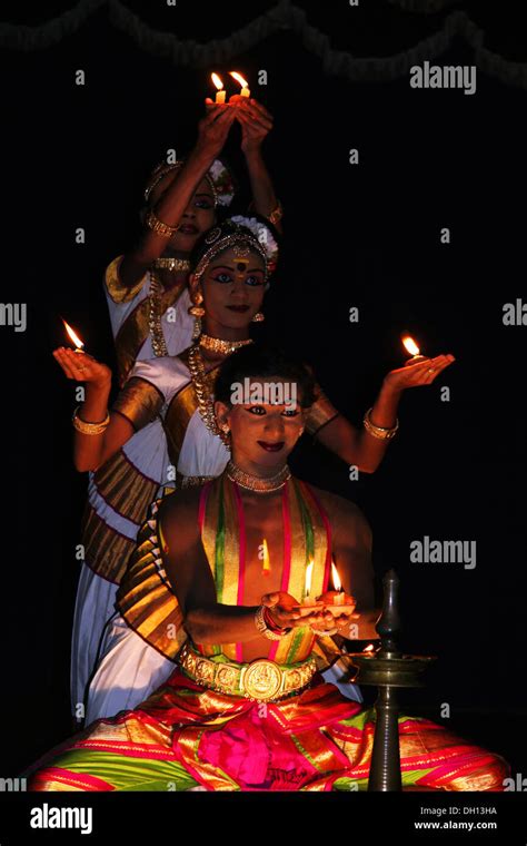 Traditional Dance Forms Of Kerala Stock Photo Alamy