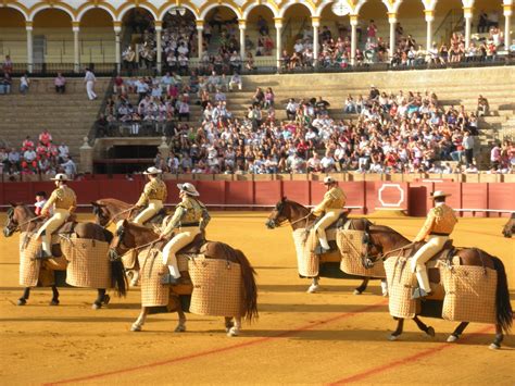 To See the World: Plaza De Toros, Sevilla, España