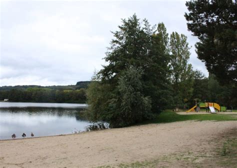 Aire De Jeux Plan D Eau De Saint Eloy Les Mines Auvergne Destination