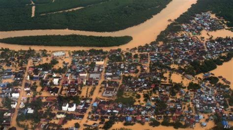 Banjir Malaysia paksa 100 ribu orang mengungsi - BBC News Indonesia