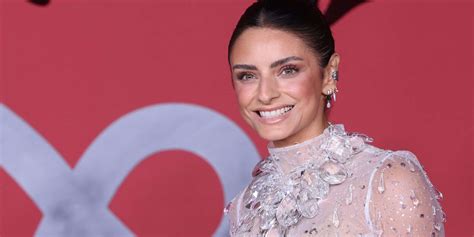 La Actriz Aislinn Derbez Agranda Su Familia Nos Enamoramos Mira La