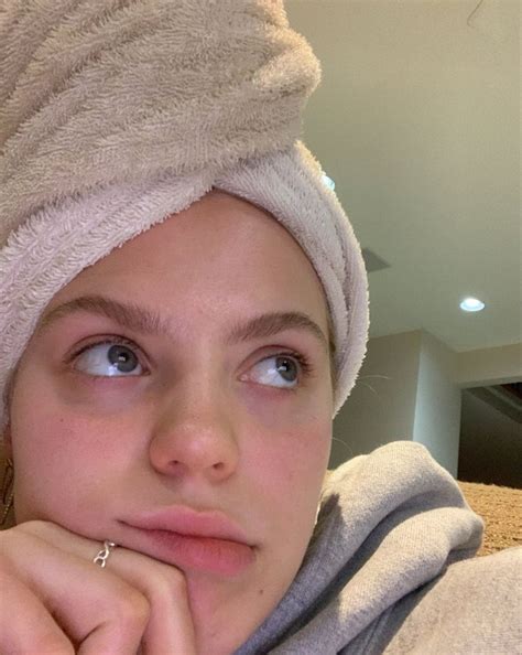 Pin by Robyn Stopforth on r e n e é r a p p Blonde wife Renee Singer